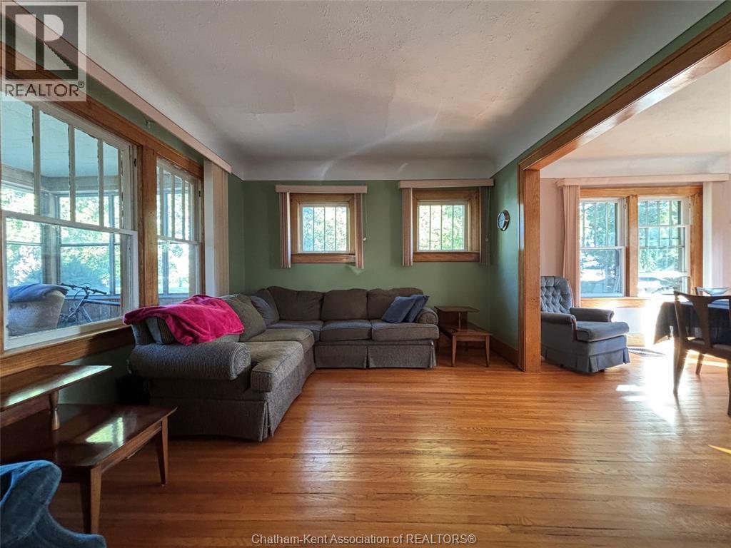 18784 Erieau Road, Blenheim, ON - Indoor Photo Showing Living Room