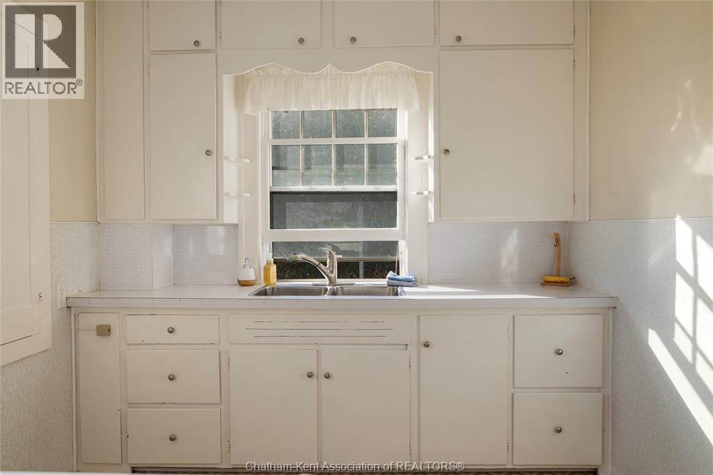 18784 Erieau Road, Blenheim, ON - Indoor Photo Showing Kitchen