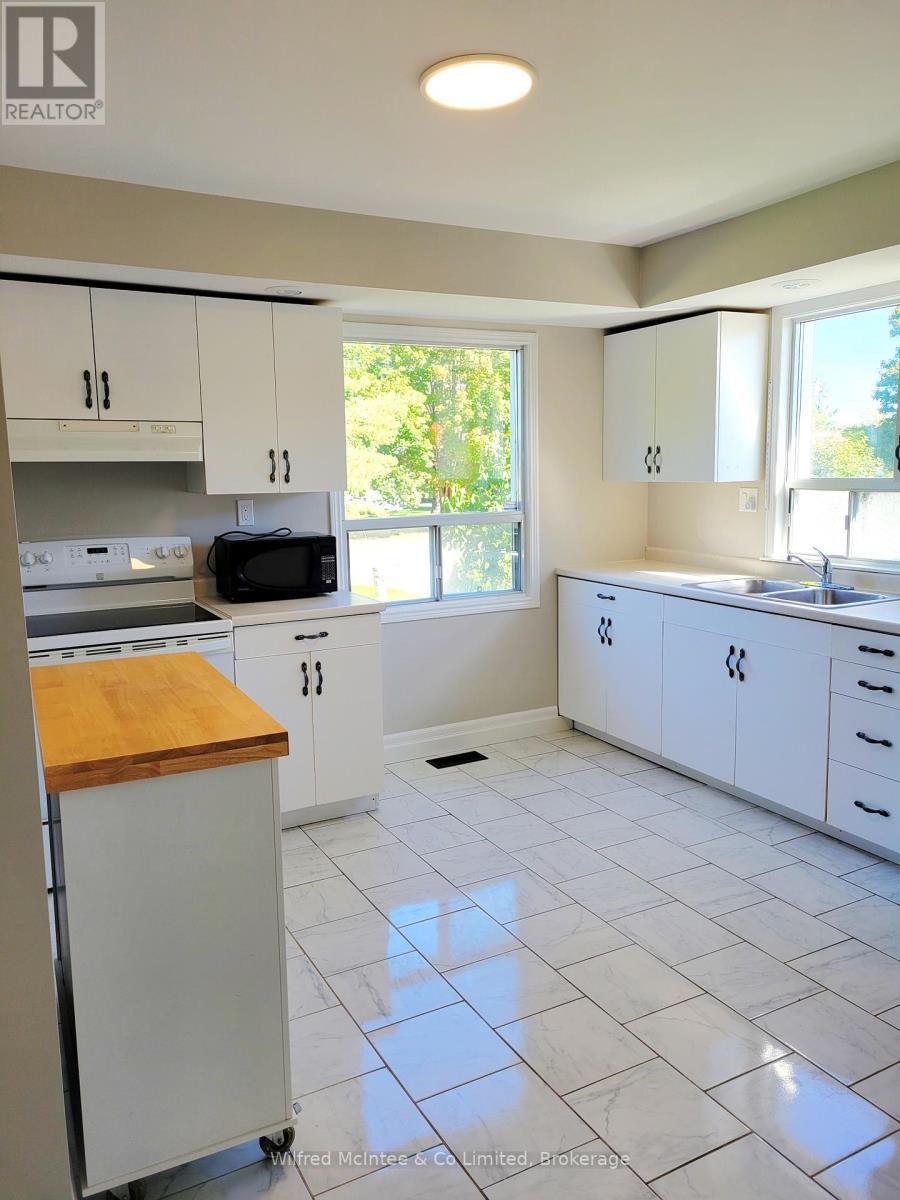 104 Meadows Drive, West Grey, ON - Indoor Photo Showing Kitchen With Double Sink