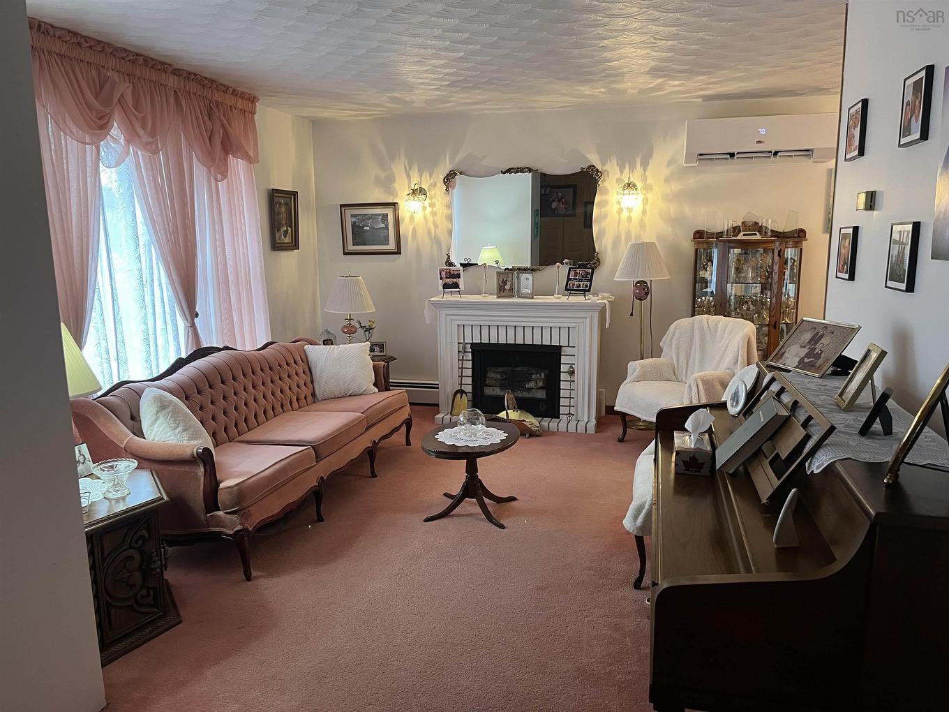 67 South Street, Donkin, NS