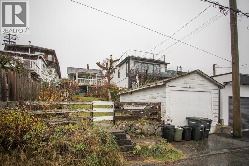 11 Hythe Avenue, Burnaby, BC - Outdoor