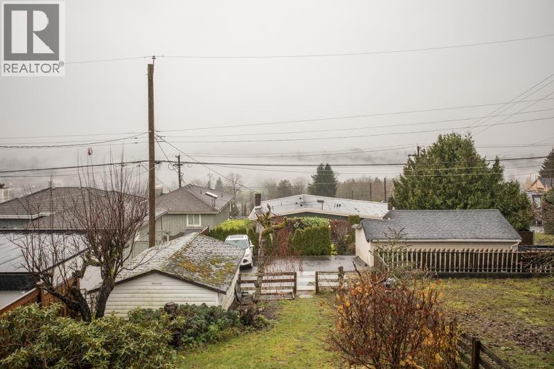 11 Hythe Avenue, Burnaby, BC - Outdoor