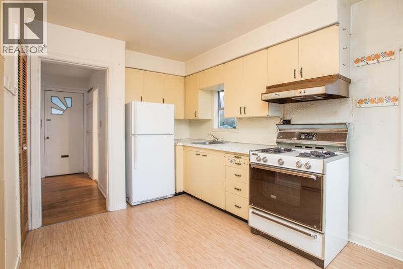 11 Hythe Avenue, Burnaby, BC - Indoor Photo Showing Kitchen