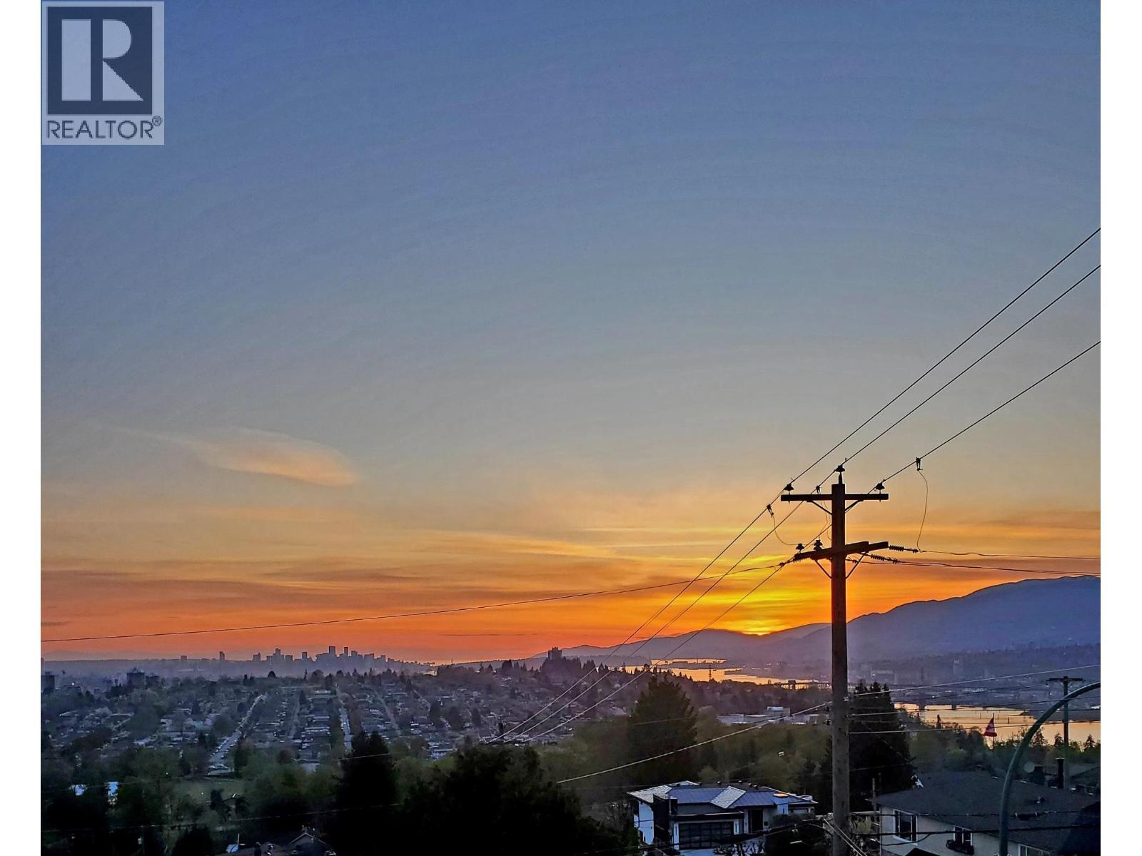 11 Hythe Avenue, Burnaby, BC - Outdoor With View