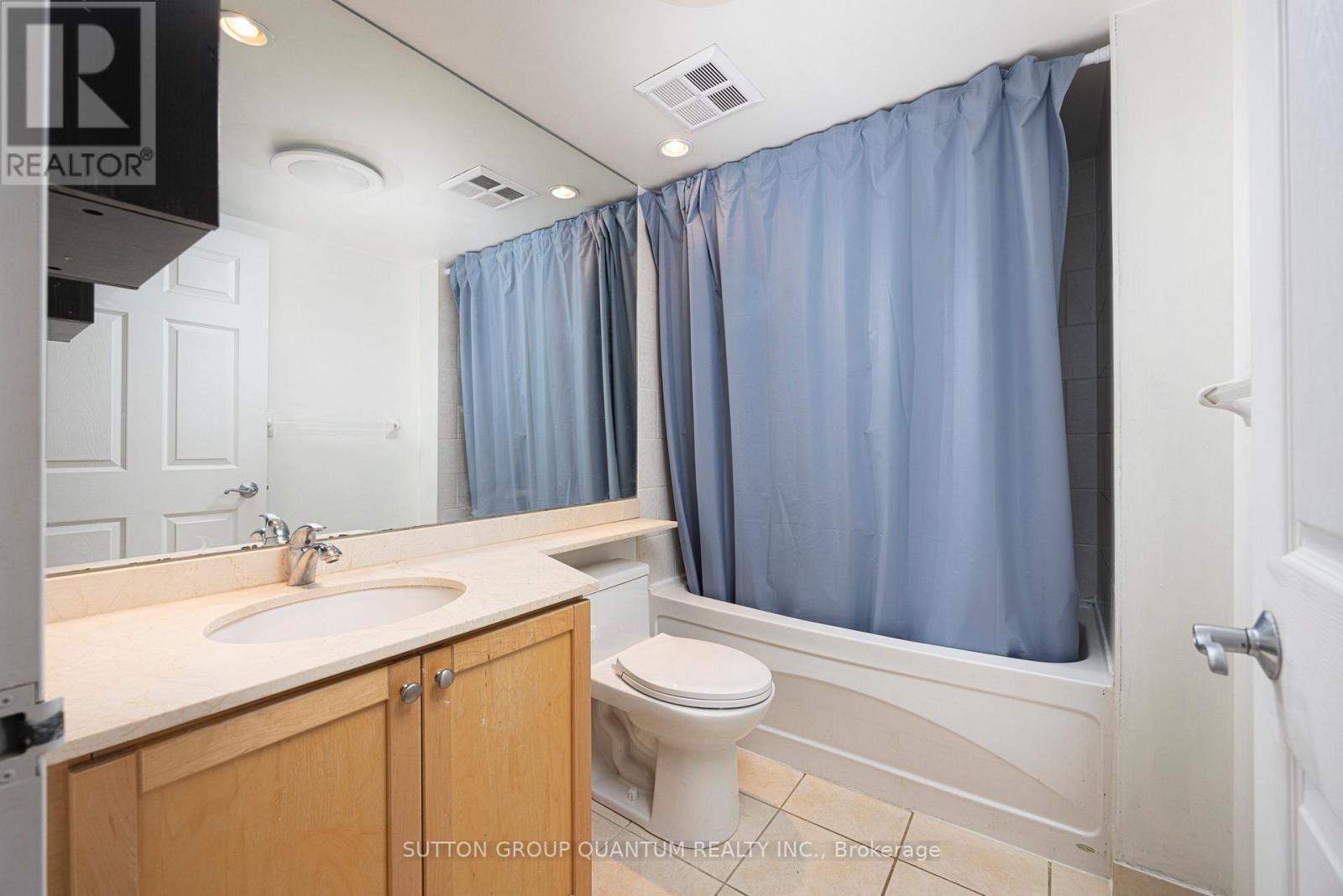 302 - 245 Davisville Avenue, Toronto, ON - Indoor Photo Showing Bathroom