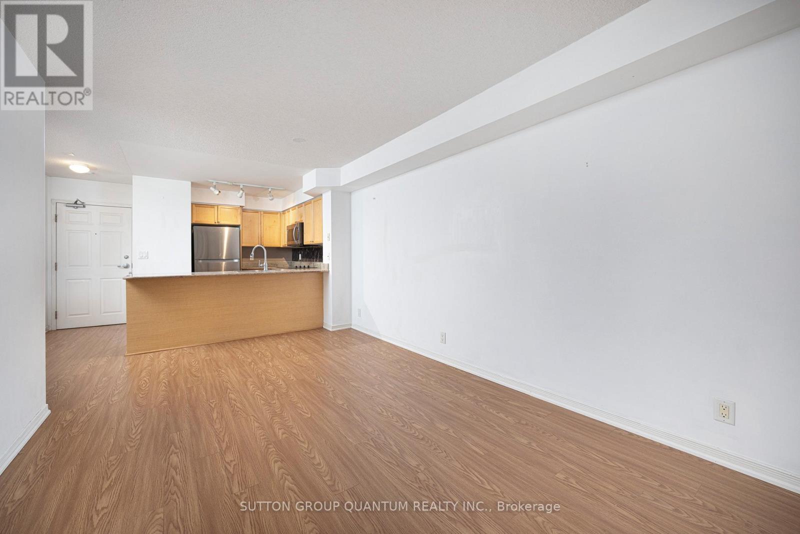 302 - 245 Davisville Avenue, Toronto, ON - Indoor Photo Showing Kitchen