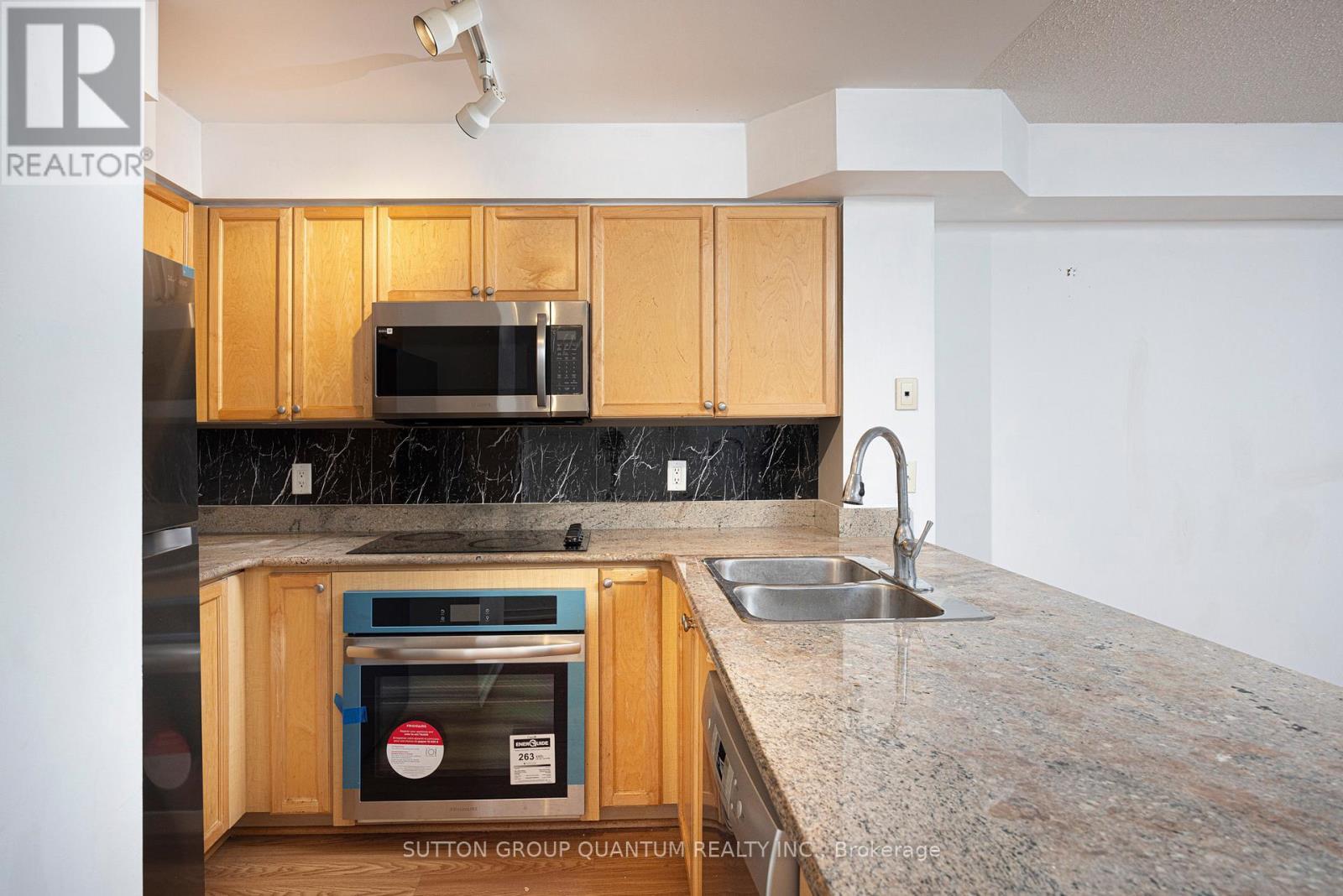 302 - 245 Davisville Avenue, Toronto, ON - Indoor Photo Showing Kitchen With Double Sink