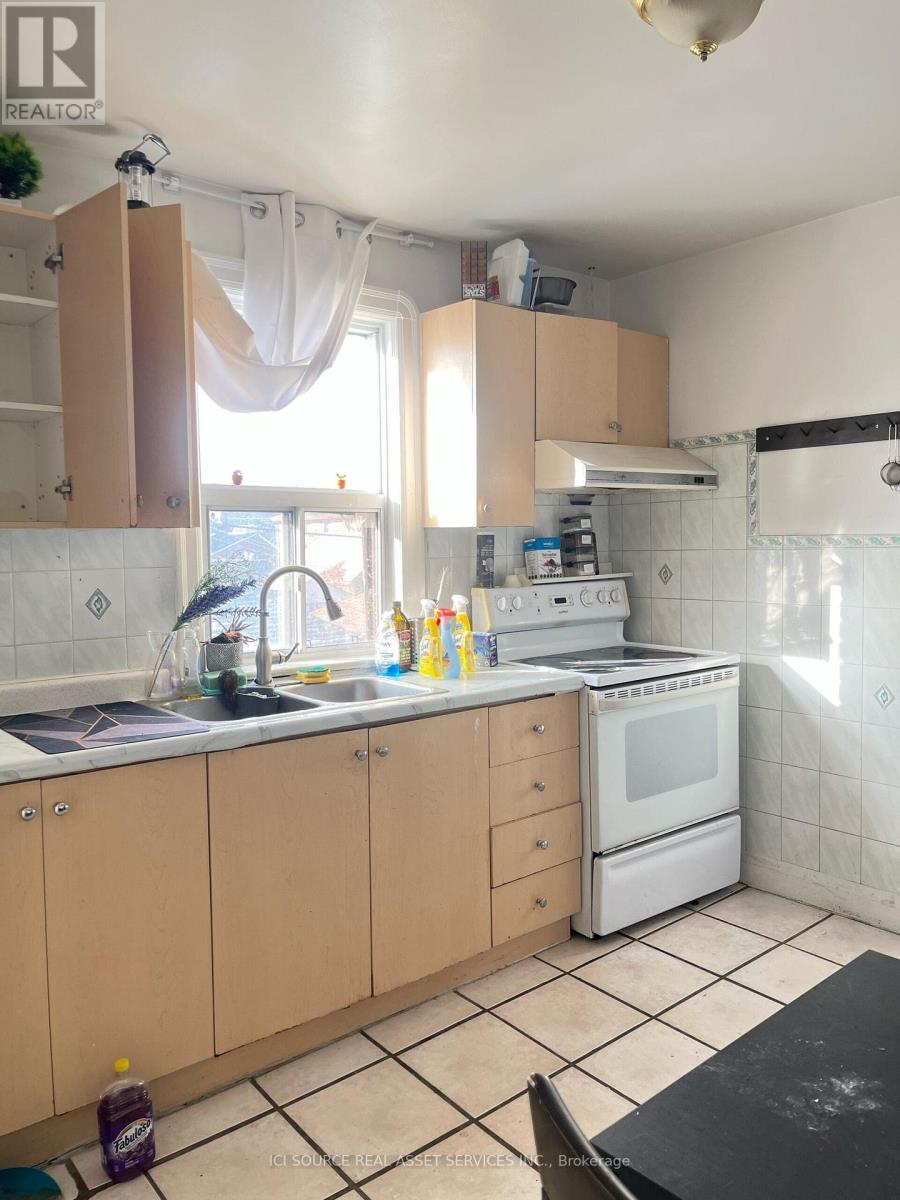 2 - 56 Markham Street, Toronto, ON - Indoor Photo Showing Kitchen