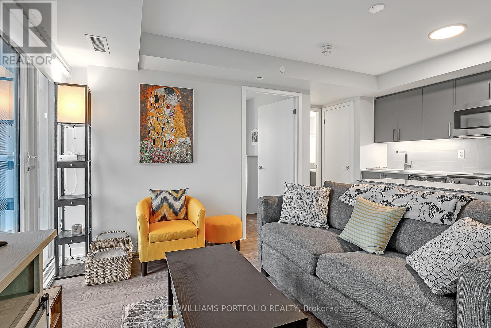 622 - 38 Monte Kwinter Court, Toronto, ON - Indoor Photo Showing Living Room