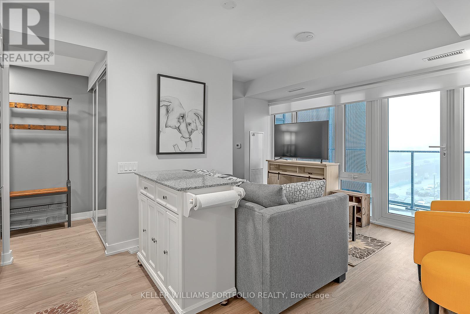 622 - 38 Monte Kwinter Court, Toronto, ON - Indoor Photo Showing Living Room
