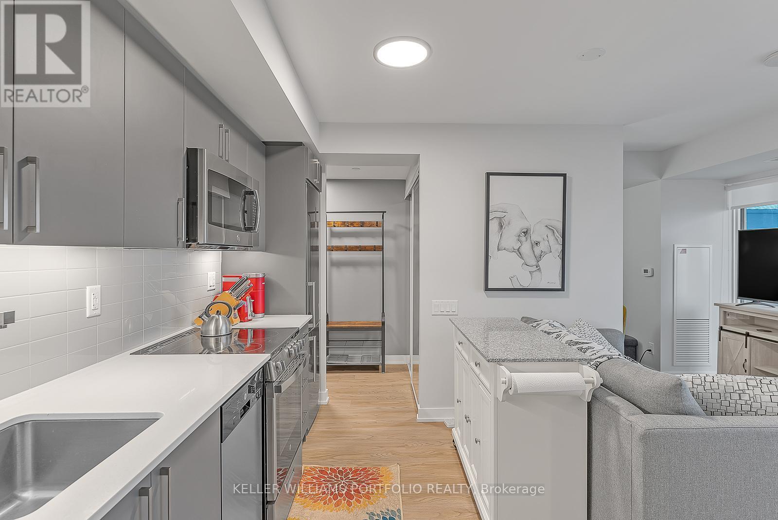 622 - 38 Monte Kwinter Court, Toronto, ON - Indoor Photo Showing Kitchen