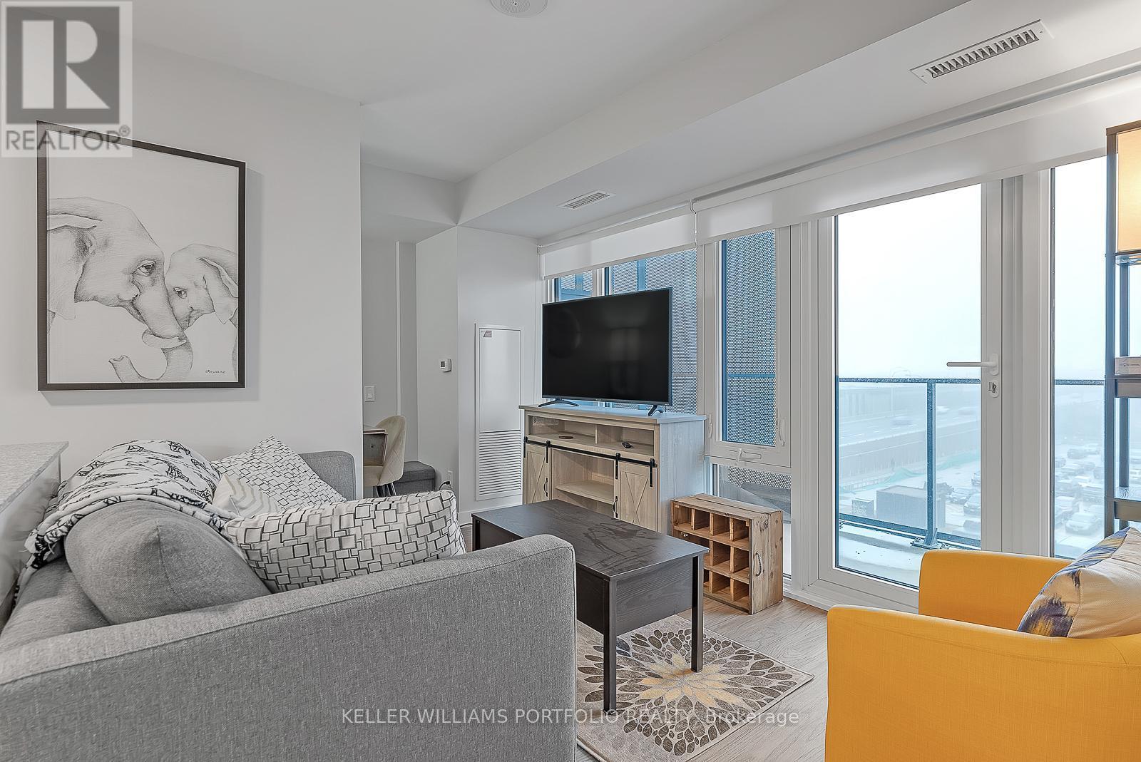 622 - 38 Monte Kwinter Court, Toronto, ON - Indoor Photo Showing Living Room