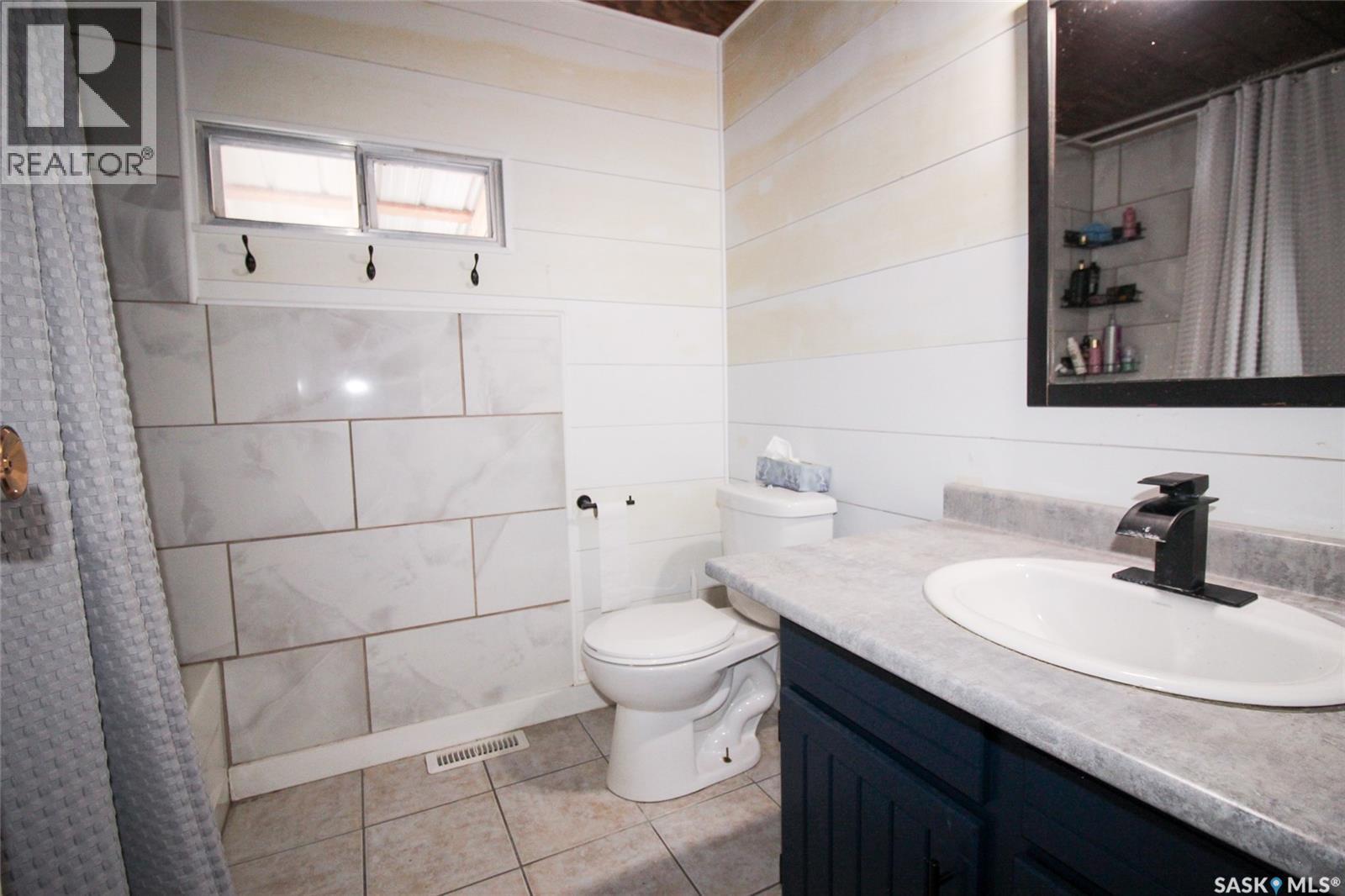 513-515 2Nd Avenue S, Simmie, SK