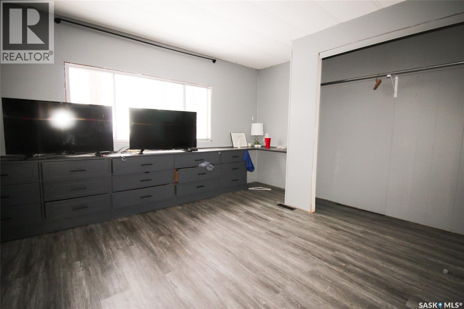 513-515 2Nd Avenue S, Simmie, SK