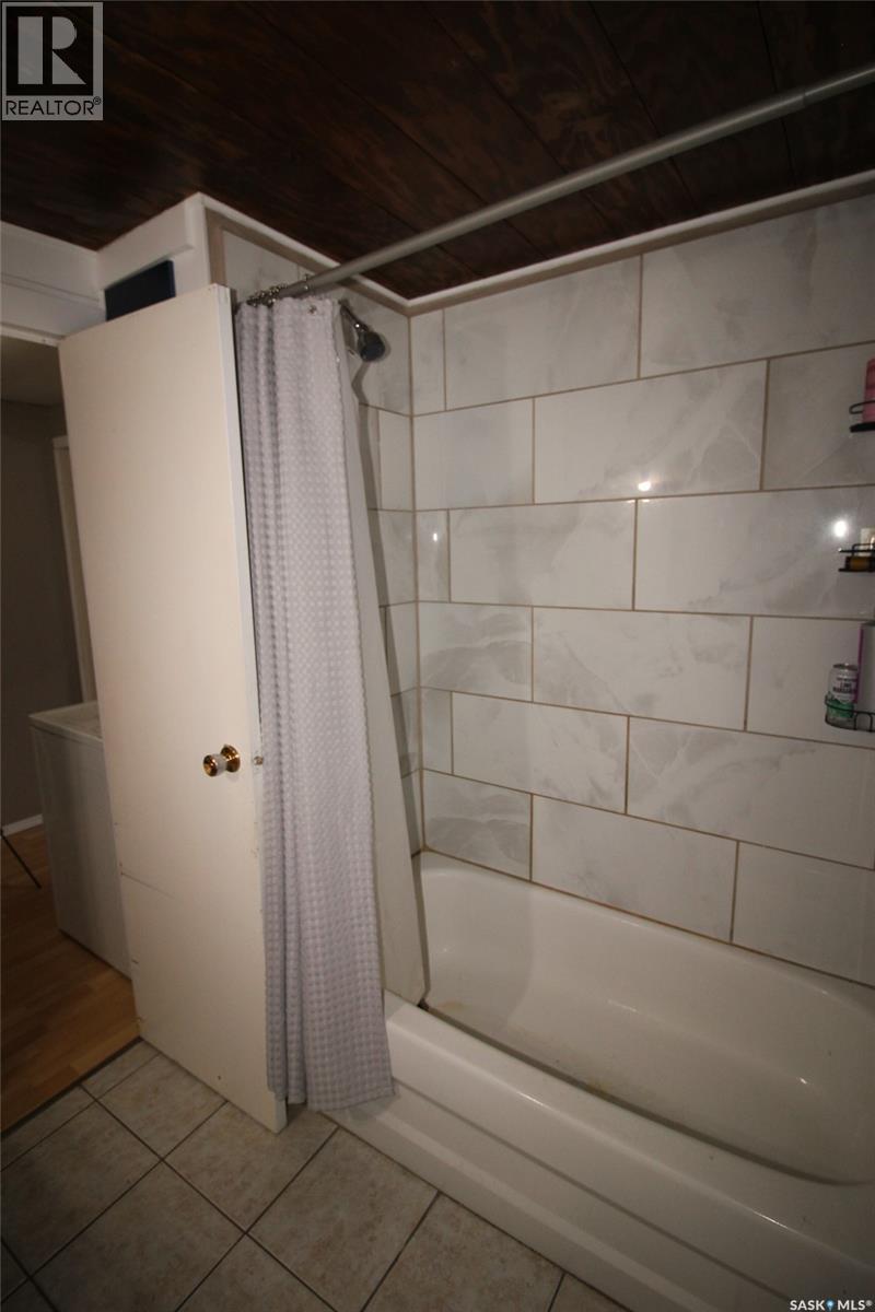 513-515 2Nd Avenue S, Simmie, SK