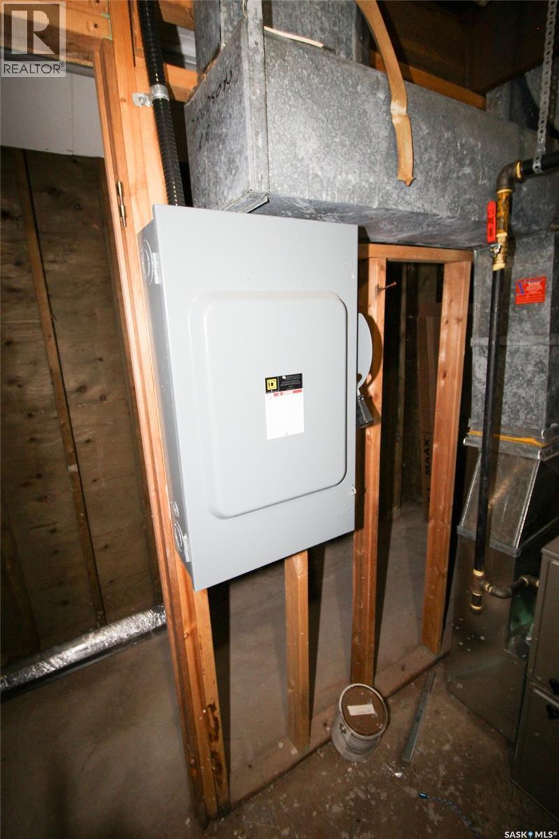 513-515 2Nd Avenue S, Simmie, SK