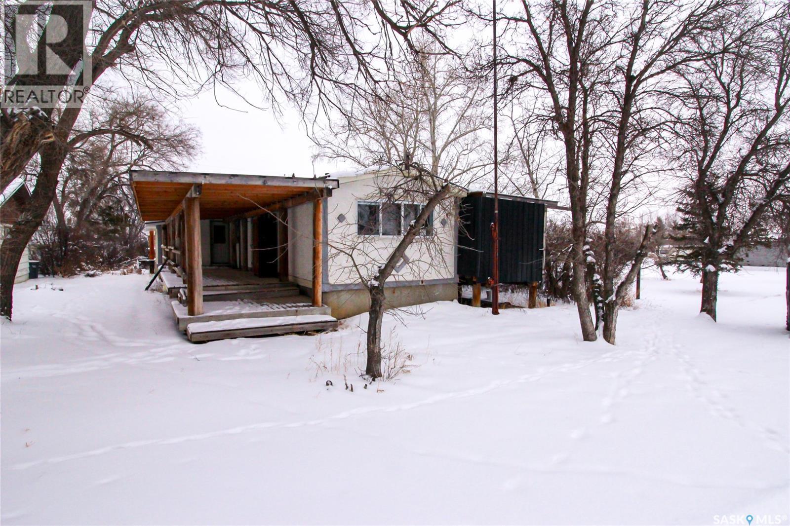 513-515 2Nd Avenue S, Simmie, SK