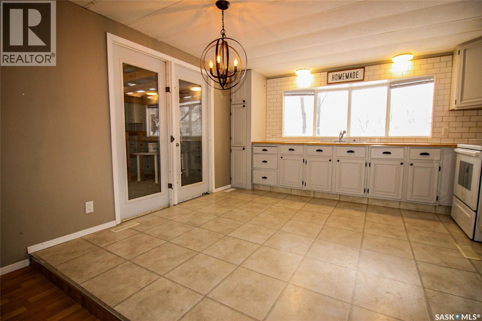 513-515 2Nd Avenue S, Simmie, SK