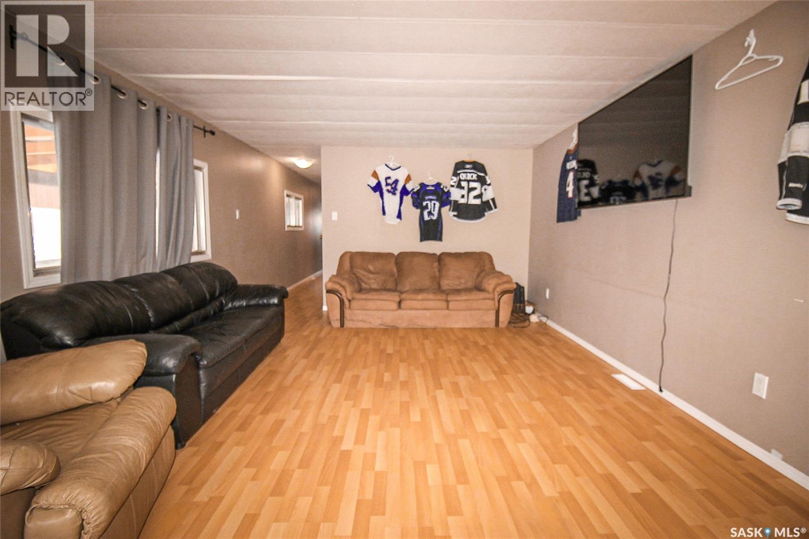 513-515 2Nd Avenue S, Simmie, SK