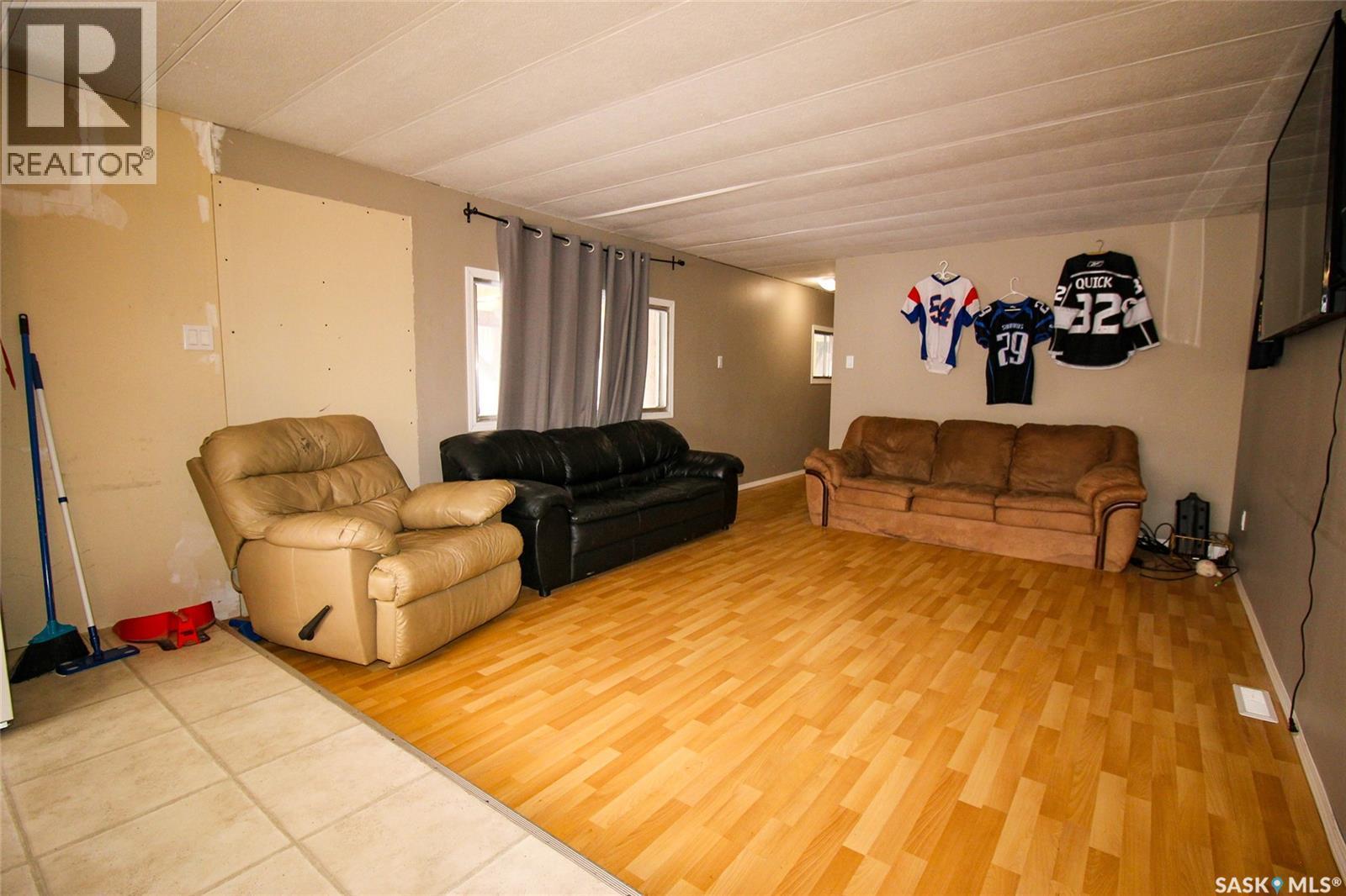 513-515 2Nd Avenue S, Simmie, SK