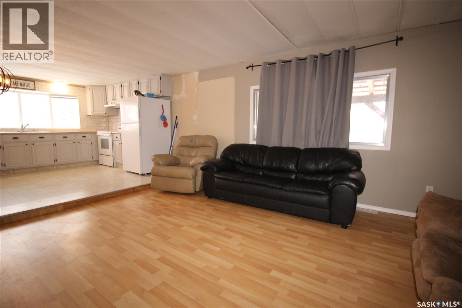 513-515 2Nd Avenue S, Simmie, SK