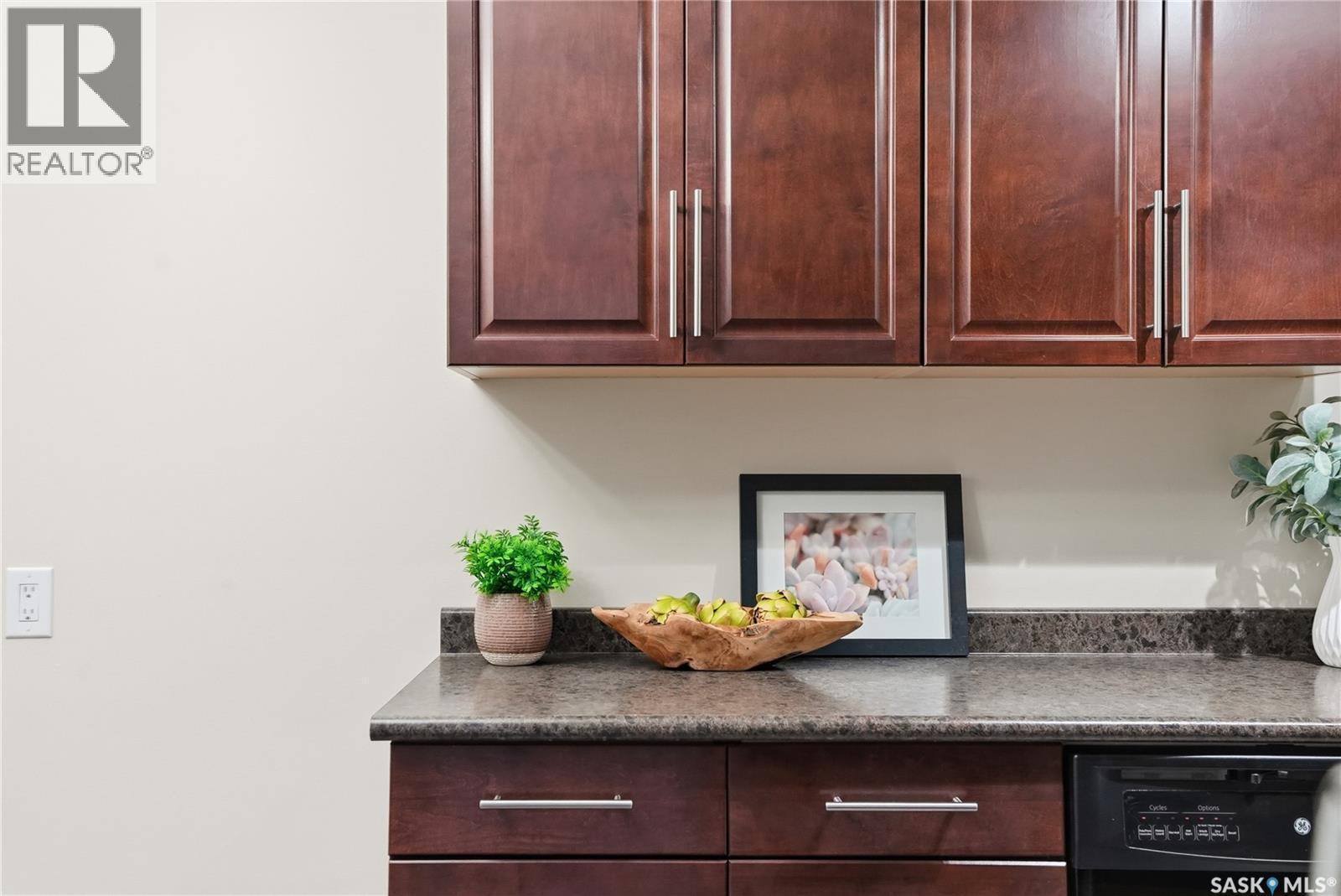 15 274 Pinehouse Drive, Saskatoon, SK - Indoor Photo Showing Other Room