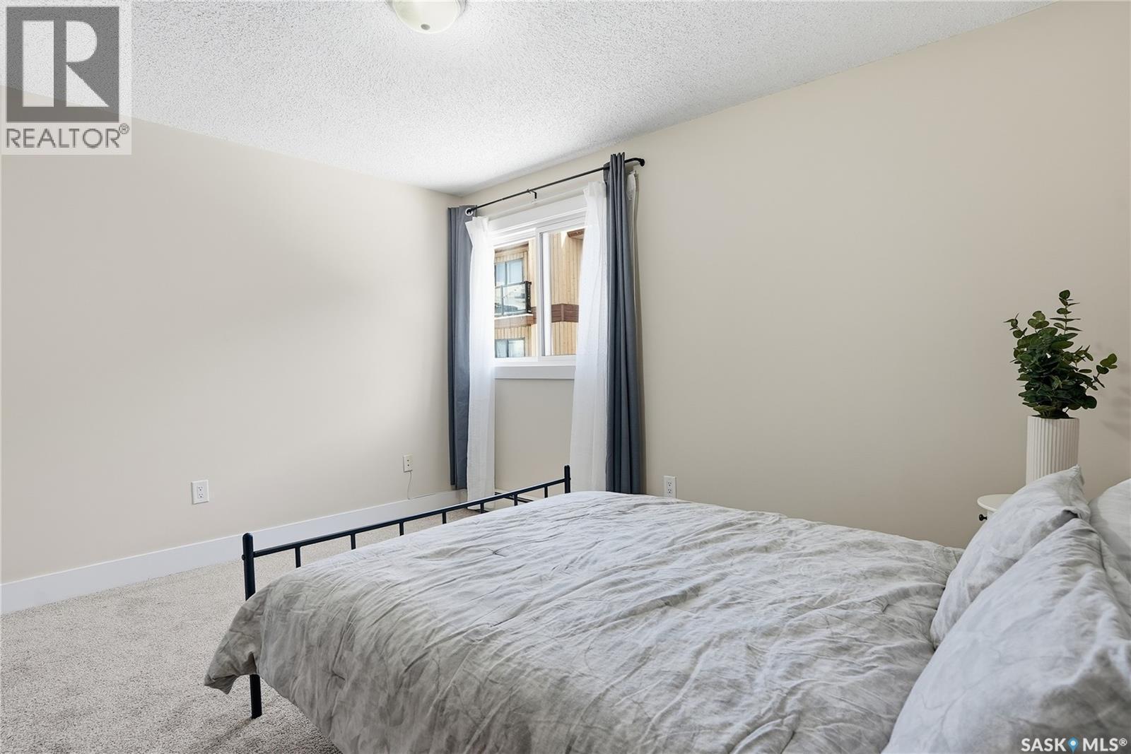15 274 Pinehouse Drive, Saskatoon, SK - Indoor Photo Showing Bedroom