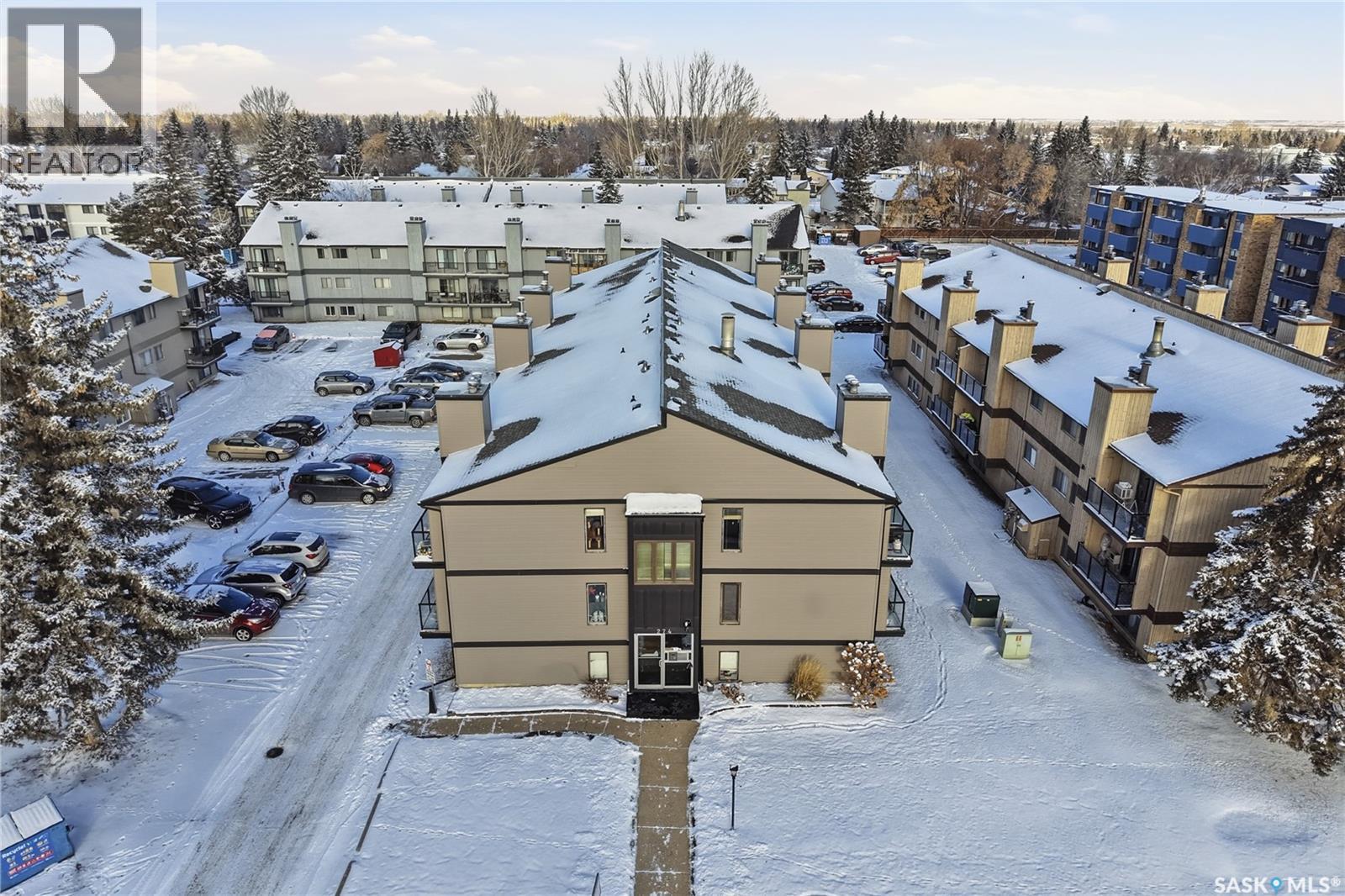 15 274 Pinehouse Drive, Saskatoon, SK - Outdoor