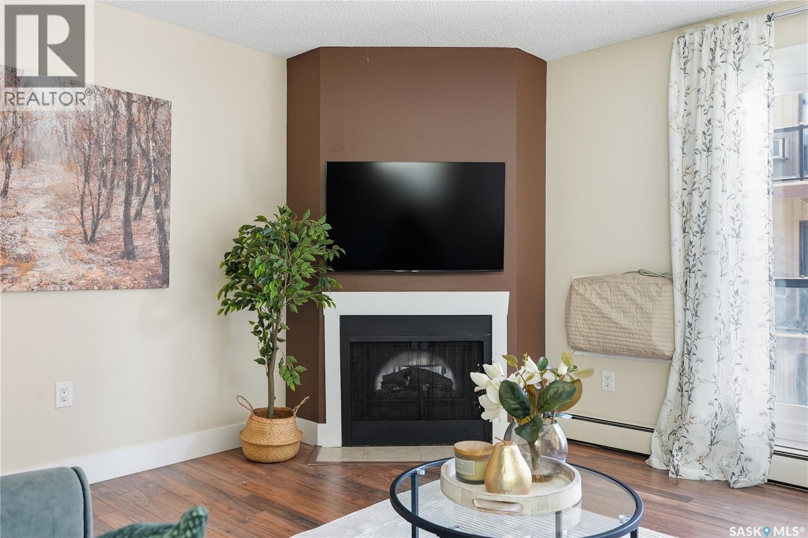 15 274 Pinehouse Drive, Saskatoon, SK - Indoor Photo Showing Living Room With Fireplace