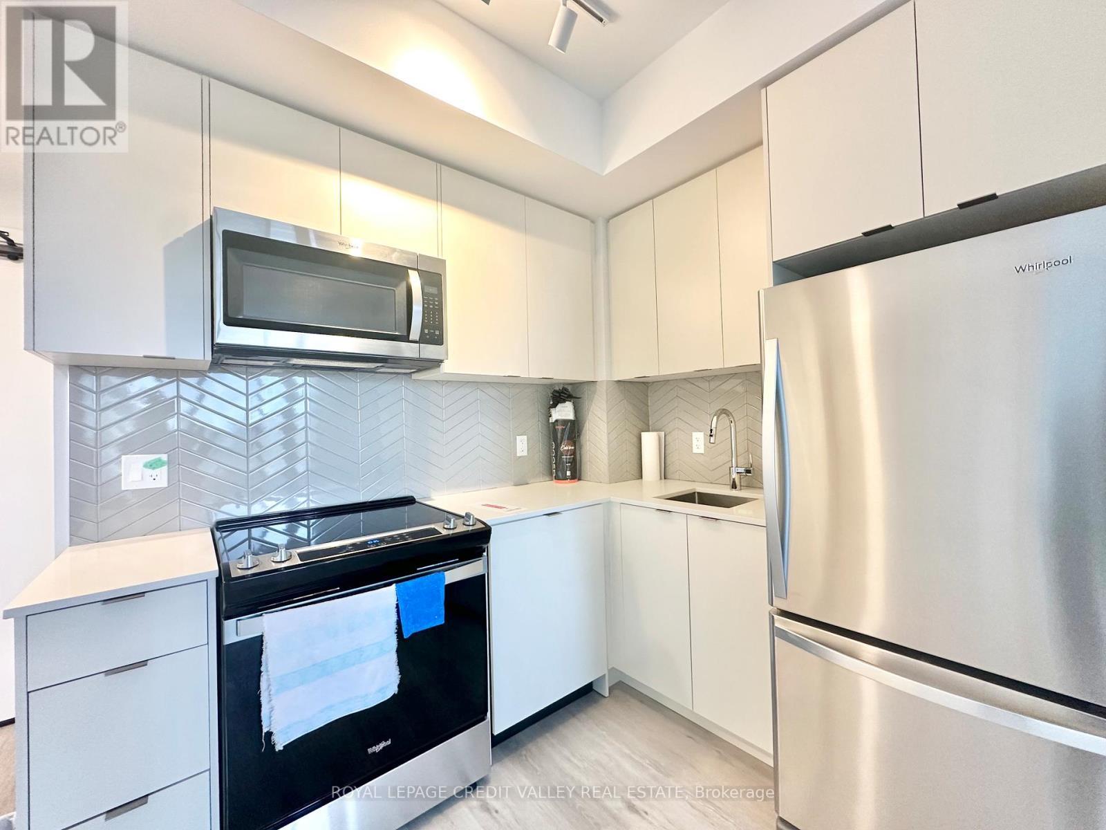 310 - 1606 Charles Street, Whitby, ON - Indoor Photo Showing Kitchen With Upgraded Kitchen