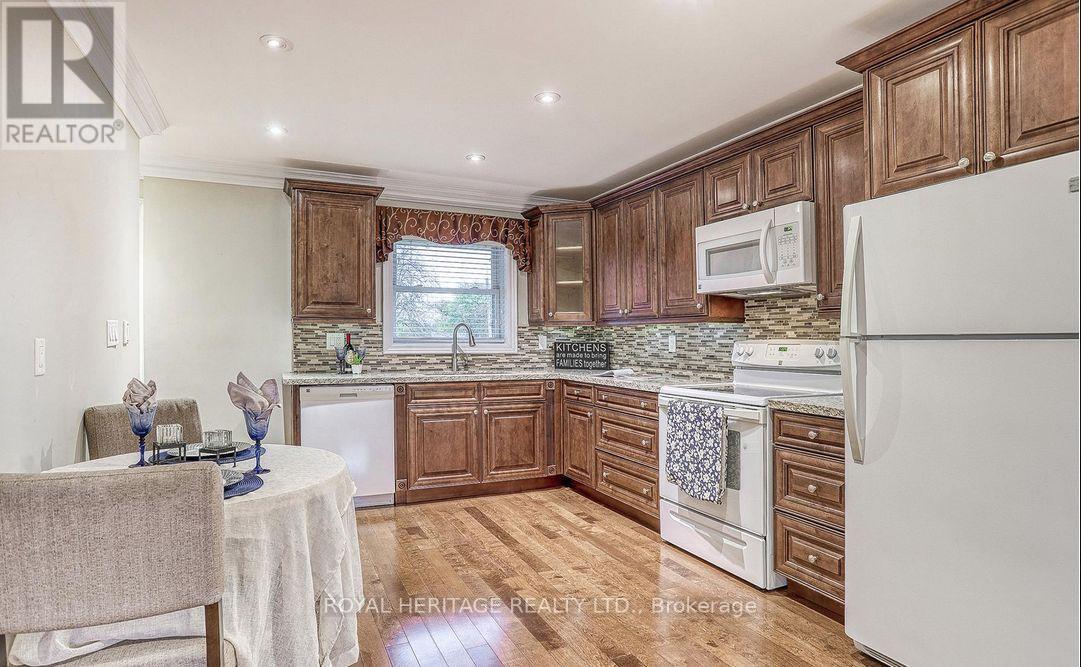339 Nipigon Street E, Oshawa, ON - Indoor Photo Showing Kitchen