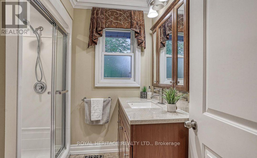 339 Nipigon Street E, Oshawa, ON - Indoor Photo Showing Bathroom