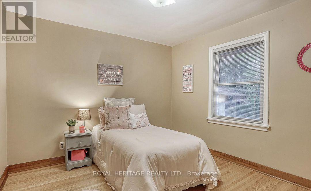 339 Nipigon Street E, Oshawa, ON - Indoor Photo Showing Bedroom