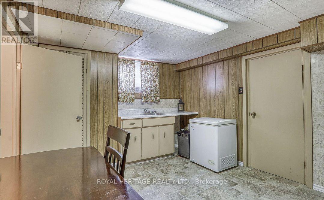 339 Nipigon Street E, Oshawa, ON - Indoor