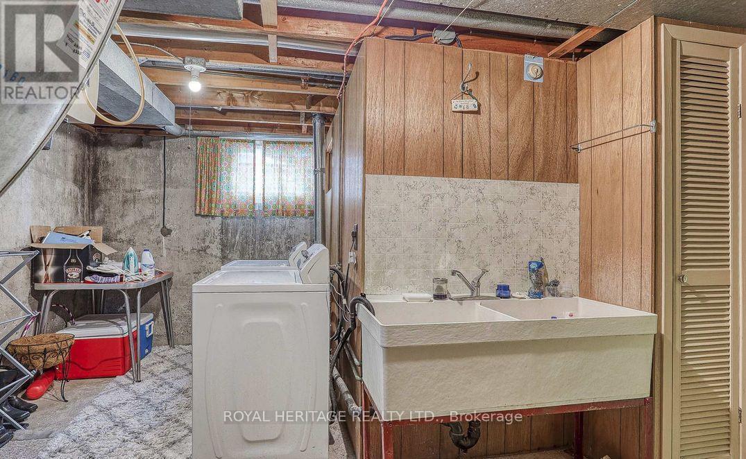 339 Nipigon Street E, Oshawa, ON - Indoor Photo Showing Laundry Room