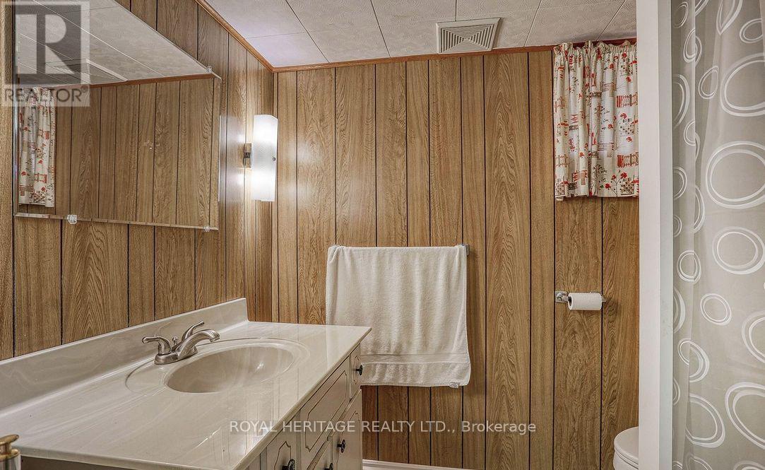 339 Nipigon Street E, Oshawa, ON - Indoor Photo Showing Bathroom
