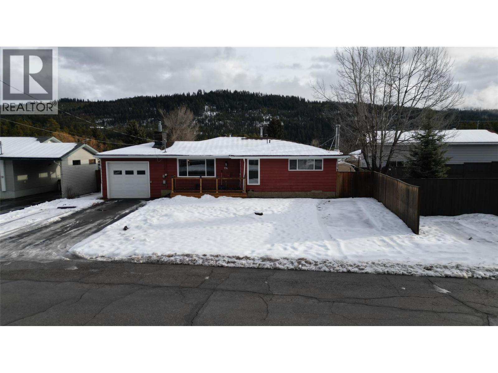 176 Cambourne Crescent, Elkford, BC - Outdoor