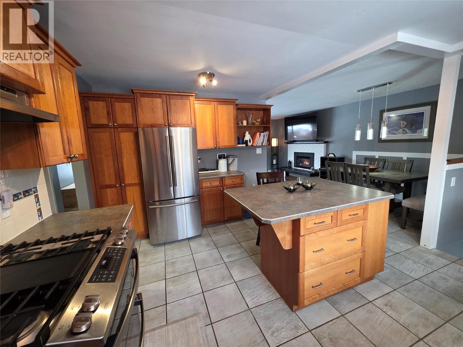 176 Cambourne Crescent, Elkford, BC - Indoor Photo Showing Kitchen
