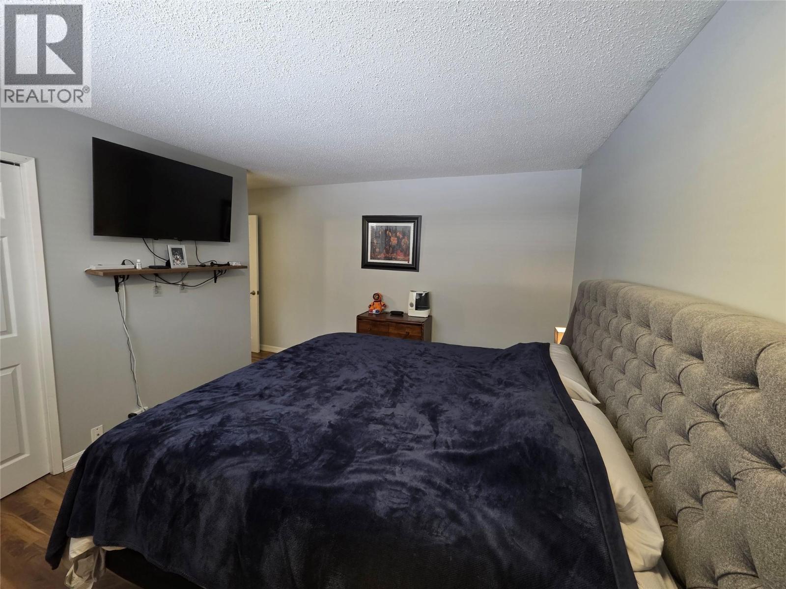 176 Cambourne Crescent, Elkford, BC - Indoor Photo Showing Bedroom