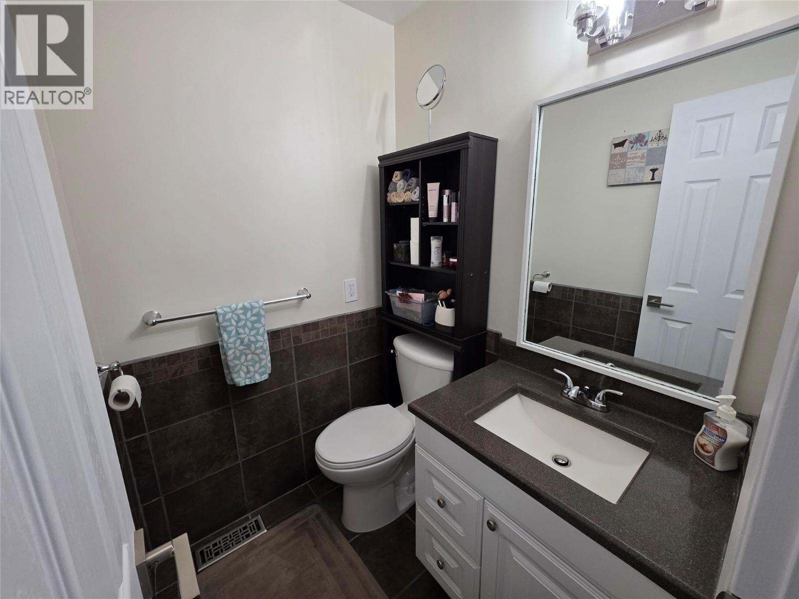 176 Cambourne Crescent, Elkford, BC - Indoor Photo Showing Bathroom