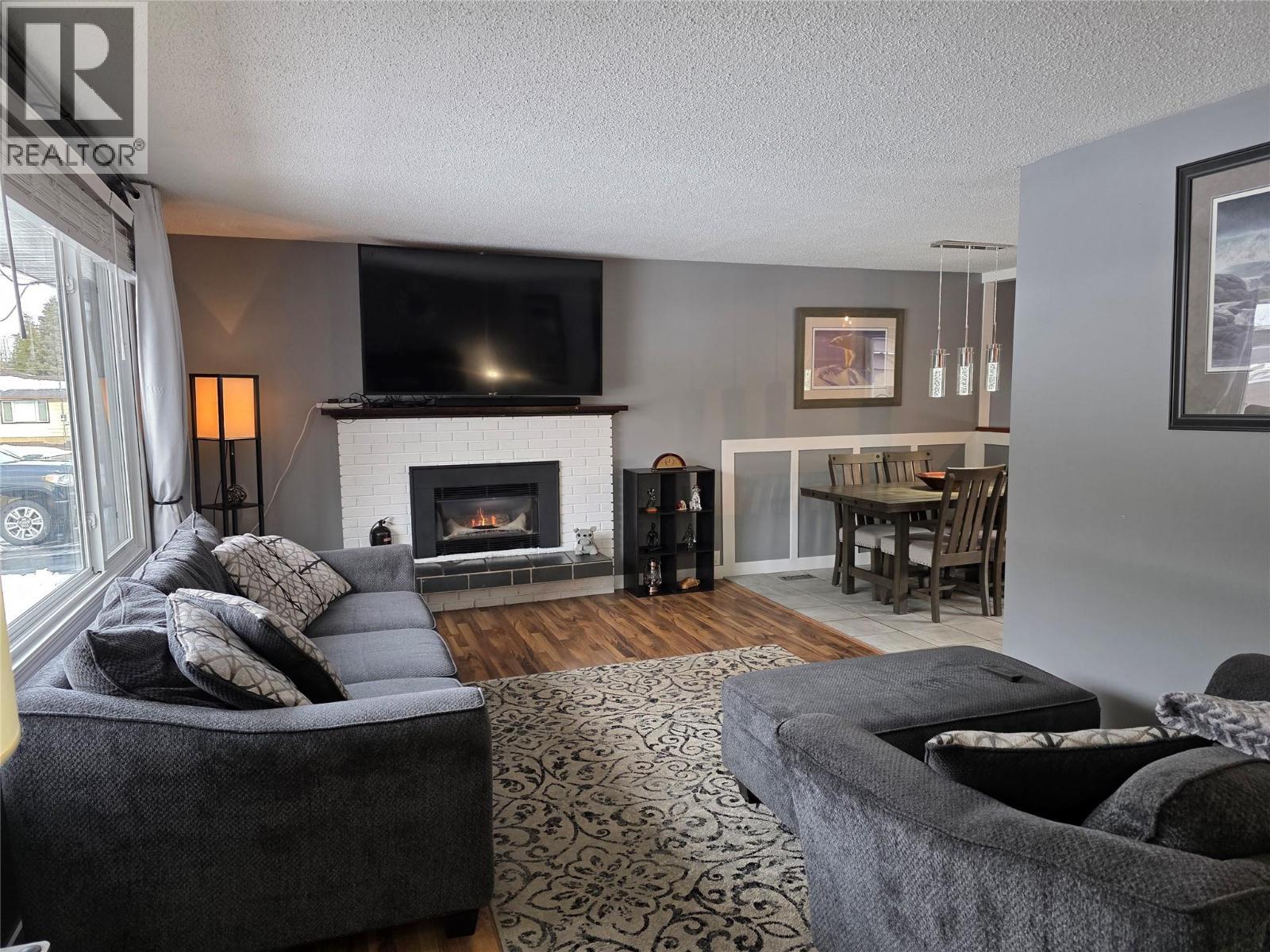 176 Cambourne Crescent, Elkford, BC - Indoor Photo Showing Living Room With Fireplace