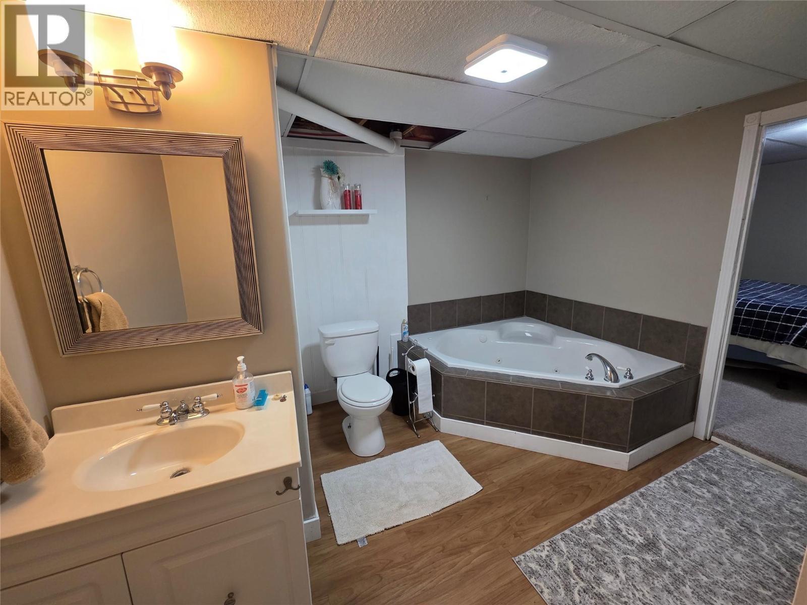 176 Cambourne Crescent, Elkford, BC - Indoor Photo Showing Bathroom