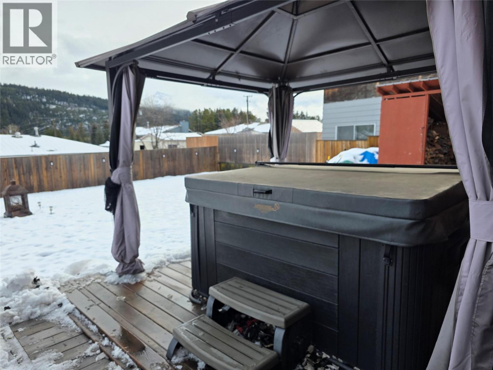 176 Cambourne Crescent, Elkford, BC - Outdoor