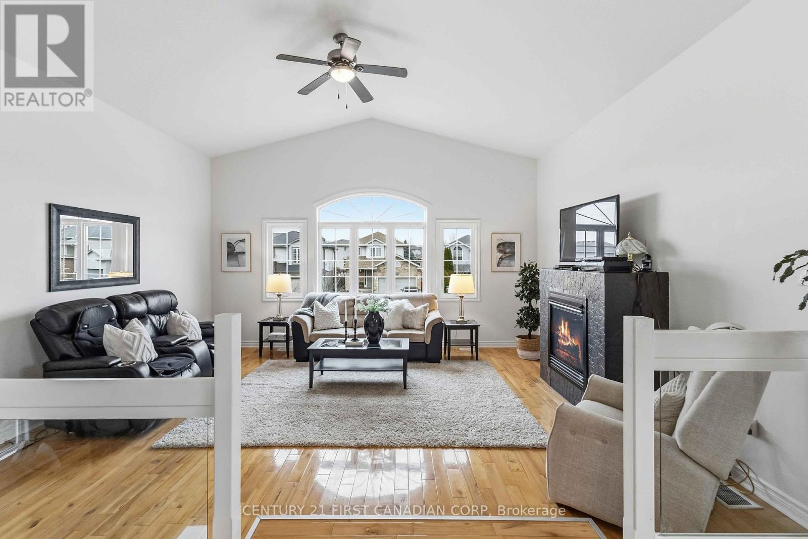 1353 South Wenige Drive, London North (North C), ON - Indoor Photo Showing Living Room With Fireplace