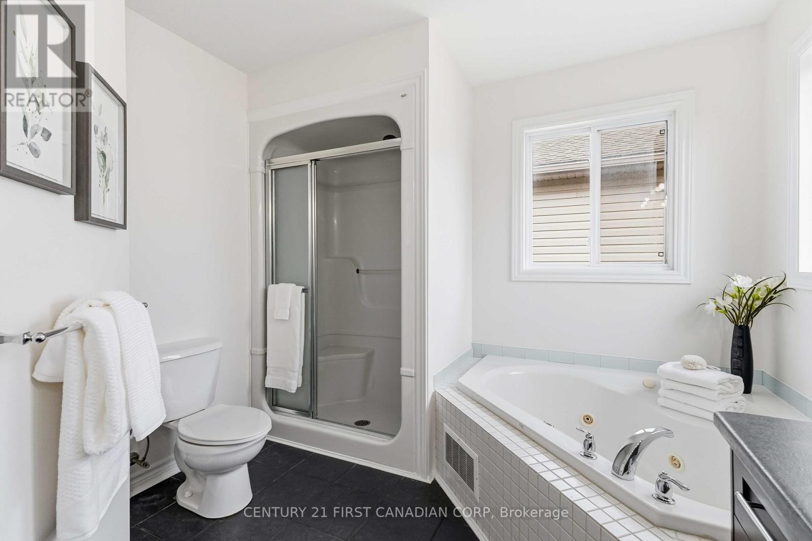 1353 South Wenige Drive, London North (North C), ON - Indoor Photo Showing Bathroom