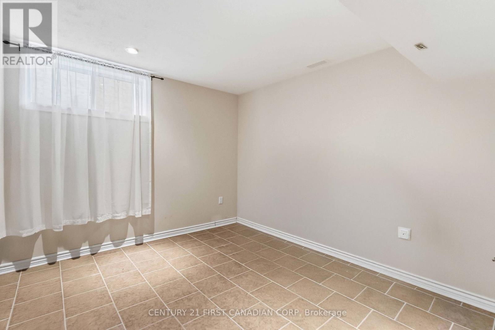 1353 South Wenige Drive, London North (North C), ON - Indoor Photo Showing Other Room