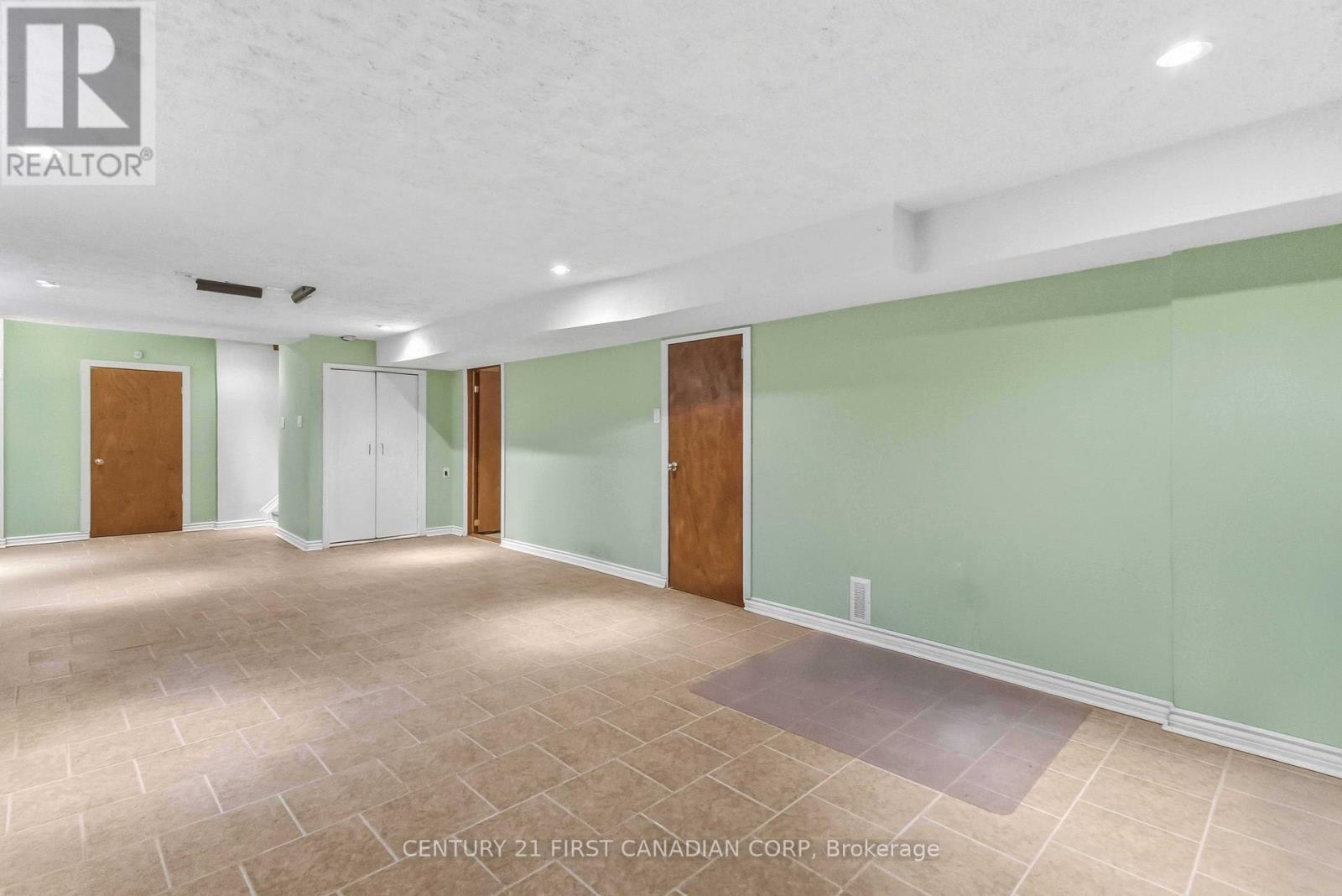 1353 South Wenige Drive, London North (North C), ON - Indoor Photo Showing Other Room