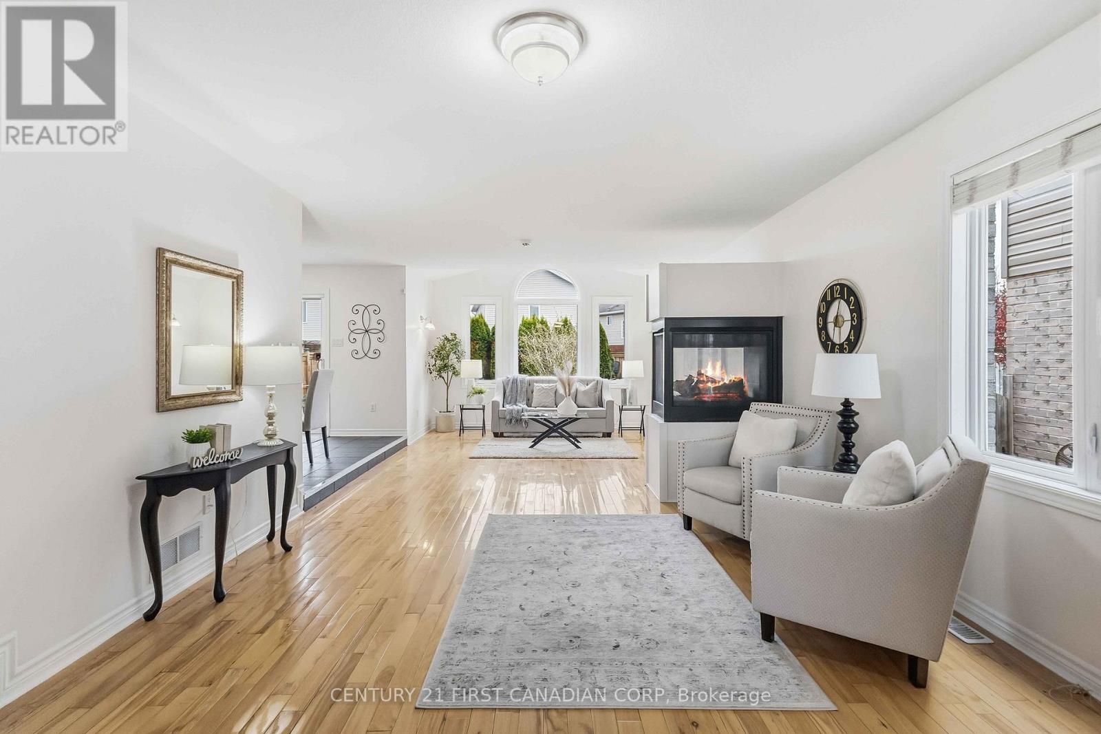 1353 South Wenige Drive, London North (North C), ON - Indoor Photo Showing Living Room With Fireplace