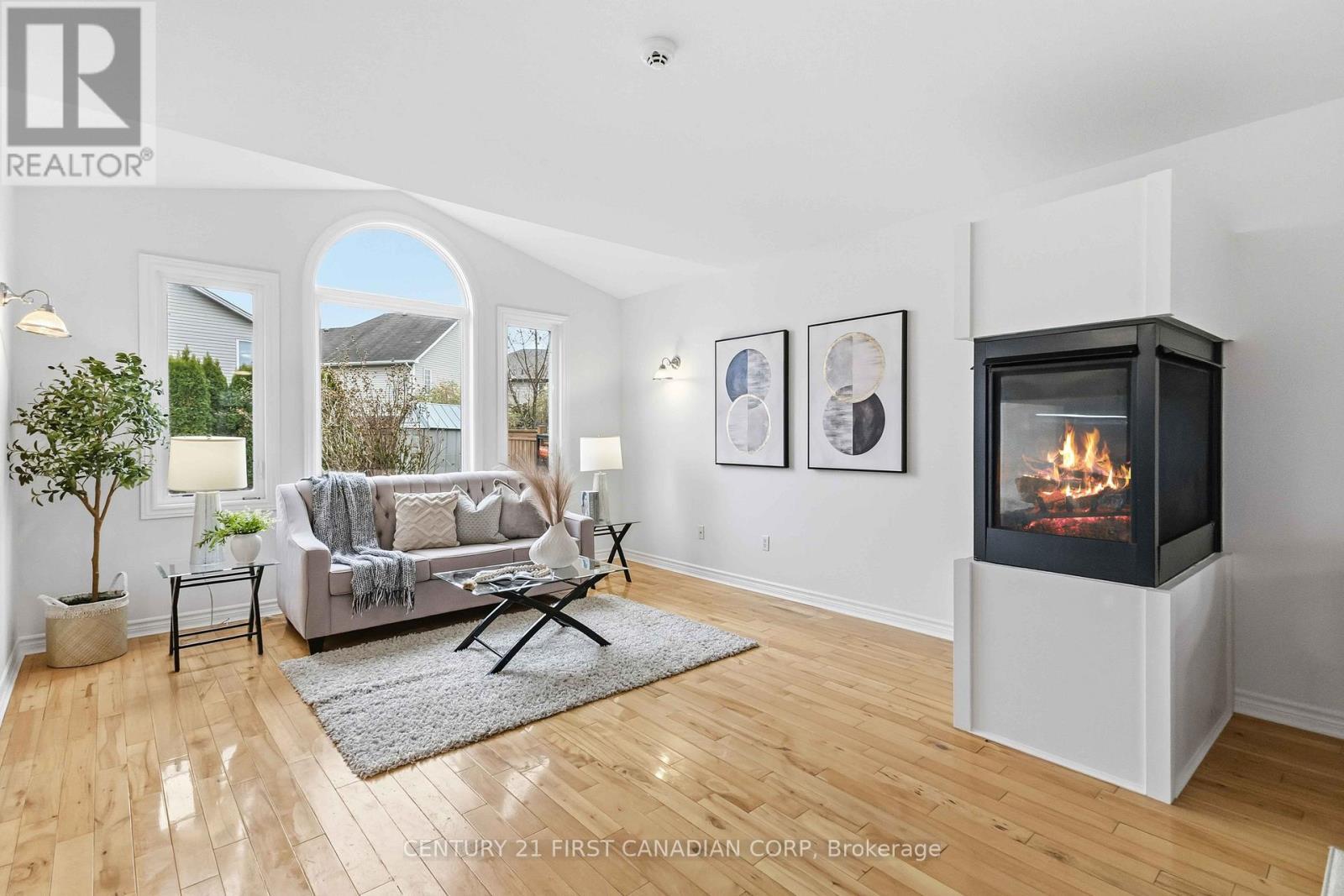 1353 South Wenige Drive, London North (North C), ON - Indoor Photo Showing Living Room