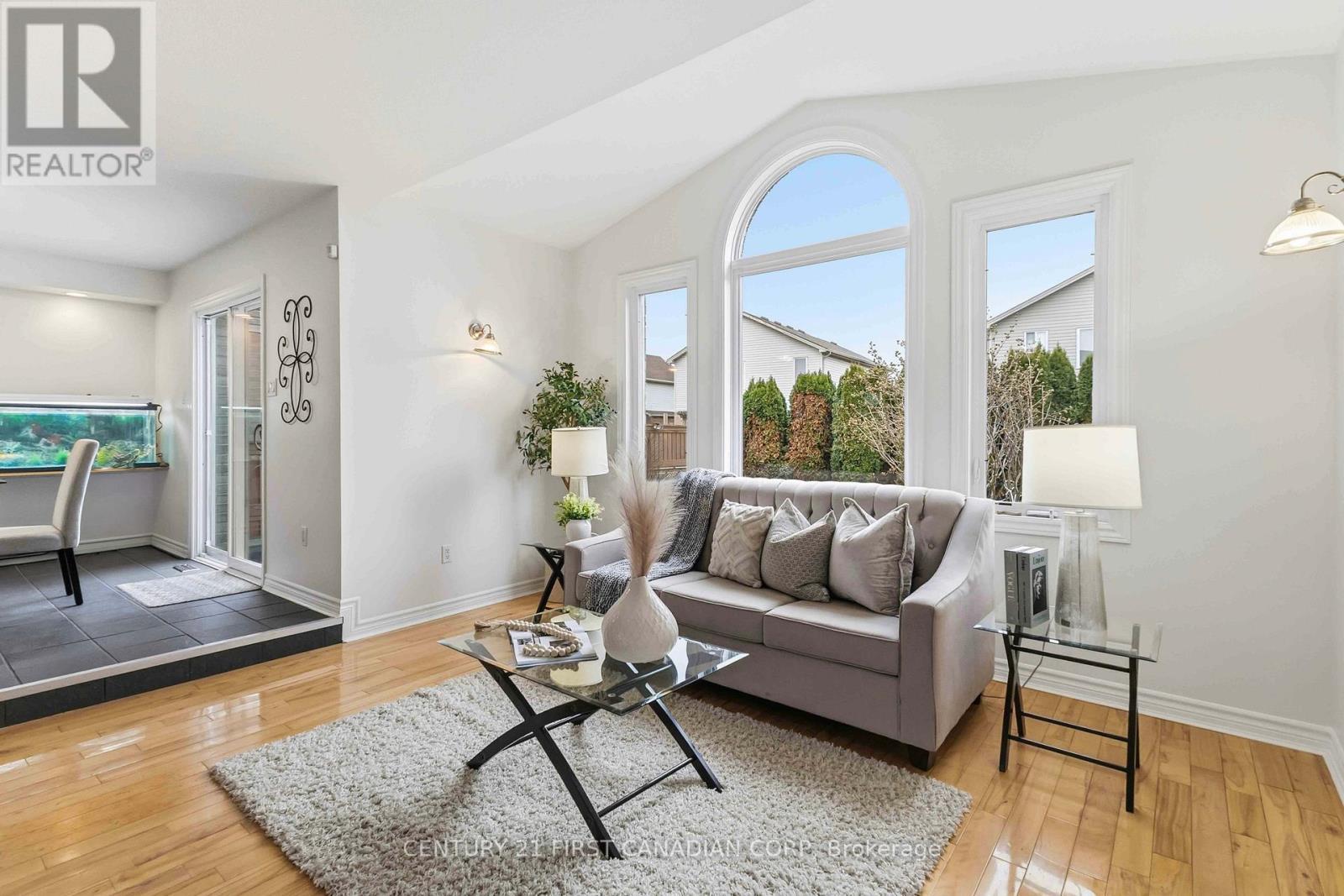 1353 South Wenige Drive, London North (North C), ON - Indoor Photo Showing Living Room